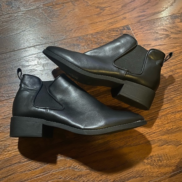 COPY - Two pairs of womens shoes flats never worn boots worn a couple times - Picture 3 of 4